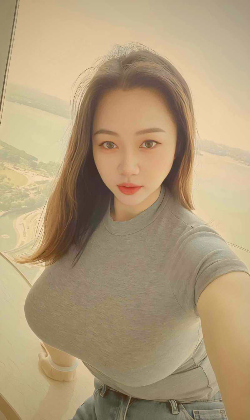 一群风格各异的校园漫画角色欢聚一堂，背景是樱花飘落的校园