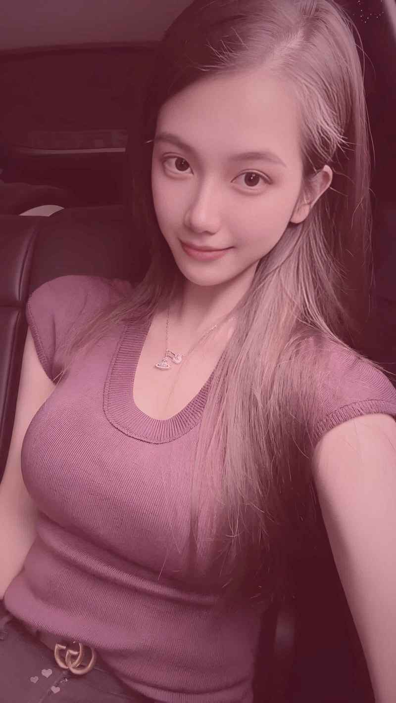 一幅充满想象力的画面：左侧是古朴药鼎炼制出光华四溢的丹药，右侧是凌厉剑气斩破虚空，中间是主角身影将二者融合
