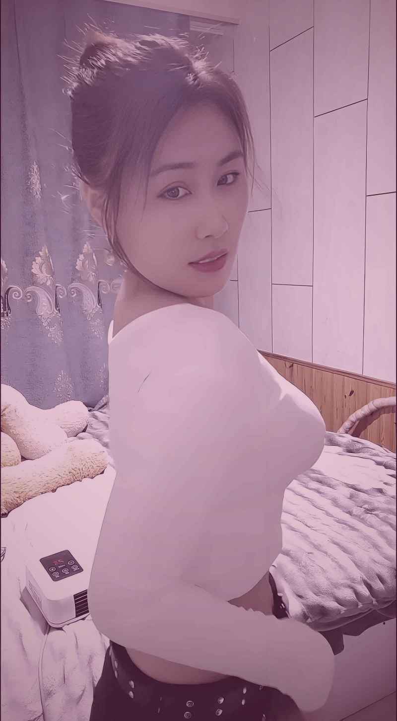 漫画分镜展示：樱花树下，男女主角错身而过的瞬间